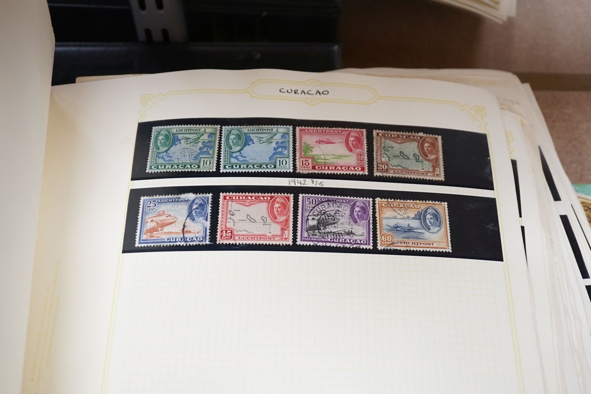 An unusual collection of World stamps and First Day Covers, all featuring aeroplanes and aviation